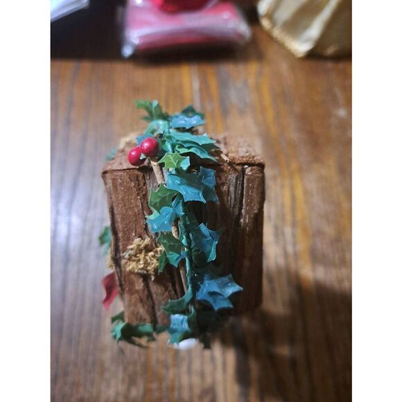 Vintage New Giftcraft Farmhouse Rustic Christmas Holiday Bird House Red Bird - Picture 9 of 10